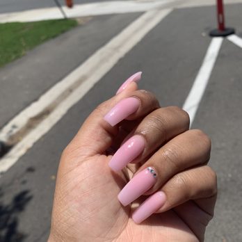 The Ritz Nail - Hannah from Ritz Nails - Nail Salons Near Me - Orange, California