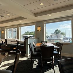 The Lake House Waterfront Grille - Dining room over looking the bay