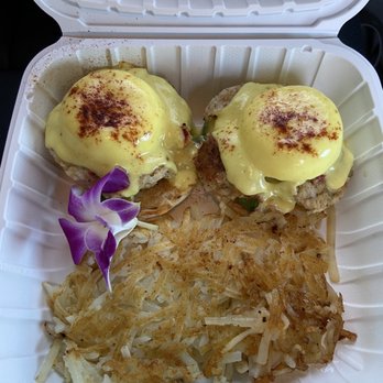 Guieb Cafe - Crabcake Benedict with hashbrowns - New American Near Me - Honolulu, Hawaii