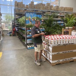 Rick the dick on his self phone, ignoring a customer. Rick the dick on his self phone, ignoring a customer.