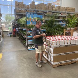 Lowe's Home Improvement - Rick the dick on his self phone, ignoring a customer.
