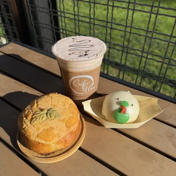 Cafe Aloe - Mandarin Orange Bun Snake Custard Bun Orange Cream Mocha - Cafes Near Me - Bellevue, Washington Cafe Aloe - Mandarin Orange Bun Snake Custard Bun Orange Cream Mocha - Cafes Near Me - Bellevue, Washington