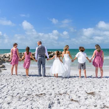 Simple Weddings - Morning Beach wedding family photos in St Pete Beach - Wedding Planning Near Me - Treasure Island, Florida Simple Weddings - Morning Beach wedding family photos in St Pete Beach - Wedding Planning Near Me - Treasure Island, Florida