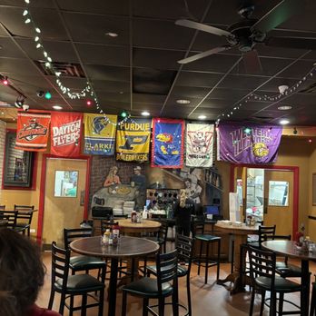 Emil's - the interior of a restaurant - American Near Me - Grayslake, Illinois