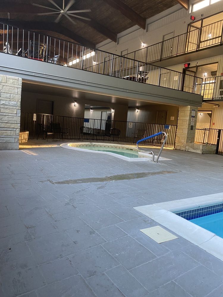 Lake Norfork Resort - Interior hot tub and pool - Hotels Near Me - Henderson, Arkansas Lake Norfork Resort - Interior hot tub and pool - Hotels Near Me - Henderson, Arkansas