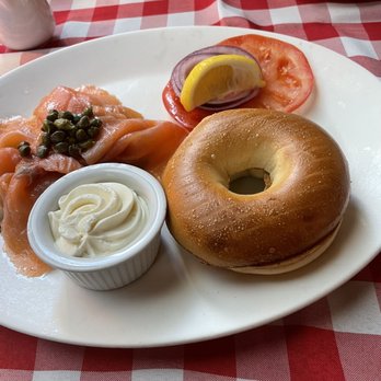 Pershing Square - Bagel and Smoked Salmon Breakfast - American Near Me - New York, New York Pershing Square - Bagel and Smoked Salmon Breakfast - American Near Me - New York, New York