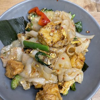 Valla Table - Pad Kee Mao - Thai Near Me - New York, New York Valla Table - Pad Kee Mao - Thai Near Me - New York, New York