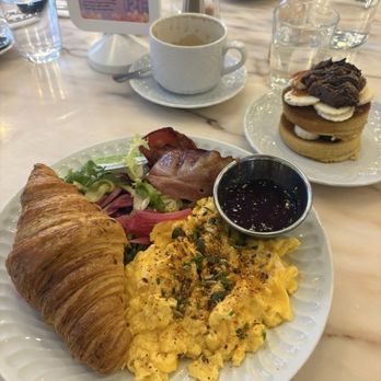Breakfast Lovers - Octopus Benedict - Breakfast & Brunch Near Me - Lisbon, 11