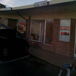 Marina Florist - Outside (El Rancho Shopping Center)