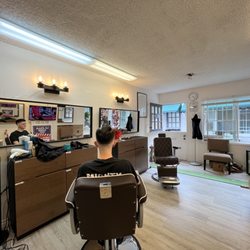 La Jolla Barber Shop - Gentlemen looking!