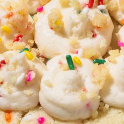 8/24/26 - 8/29/26: Confetti Dunker Cookie