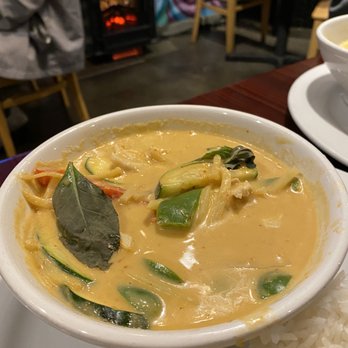 Ekamai - Red Curry with Chicken. Plus a fake fireplace providing fake heat. - Thai Near Me - Salt Lake City, Utah