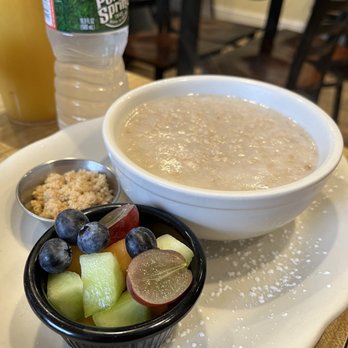 Francesca's On Pawtucket - Oatmeal - American Near Me - Pawtucket, Rhode Island Francesca's On Pawtucket - Oatmeal - American Near Me - Pawtucket, Rhode Island