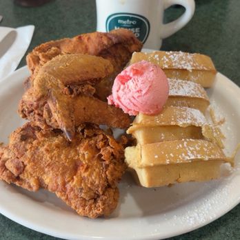 Metro Diner - Chicken and waffle - American Near Me - Oviedo, Florida