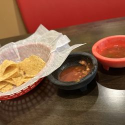 La Catrina Mexican Grill & Bar - Chips & Salsa