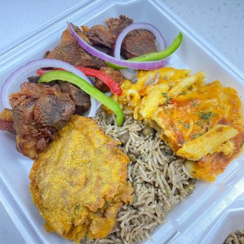 Zoelady Cooks - a meal in a styrofoam container - Barbeque Near Me - Miami, Florida Zoelady Cooks - a meal in a styrofoam container - Barbeque Near Me - Miami, Florida