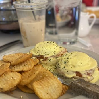 Bear Paw Cafe - Bear Paw Eggs Benedict - Coffee & Tea Near Me - St. George, Utah