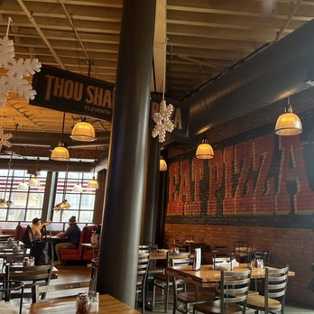 Giordano's - Pizza Near Me - Chicago, Illinois