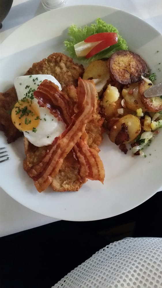 Abthaus - Schnitzel "Vierländer Art" und Bacon. Dazu sehr leckere Bratkartoffeln. - food - German Near Me - Buxtehude, NI Abthaus - Schnitzel "Vierländer Art" und Bacon. Dazu sehr leckere Bratkartoffeln. - food - German Near Me - Buxtehude, NI
