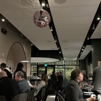 Sunday Vinyl - Interior seating - Wine Bars Near Me - Denver, Colorado