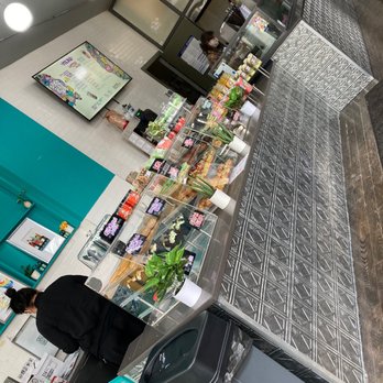 Wake-n-Bakery - Counter - Cannabis Dispensaries Near Me - Chicago, Illinois