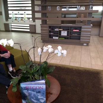 EVEN Hotel Eugene - Lobby and infused water station - Hotels Near Me - Eugene, Oregon