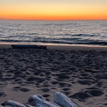 Highway 31 Cabins - Vacation Rentals Near Me - Free Soil, Michigan