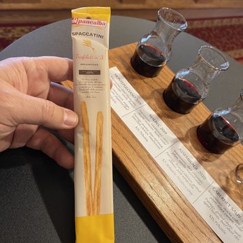 Lynfred Winery - The trial set, with some bread's sticks - Wine Tasting Room Near Me - Wheeling, Illinois