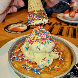 BJ's Restaurant & Brewhouse - Party Pizookie