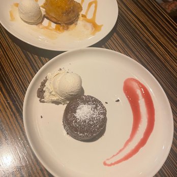 Roy's Kaanapali - Chocolate lava cake and pineapple upside down cake - Hawaiian Near Me - Lahaina, Hawaii Roy's Kaanapali - Chocolate lava cake and pineapple upside down cake - Hawaiian Near Me - Lahaina, Hawaii