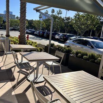 KRISP Fresh Living - Outside seating area - Coffee & Tea Near Me - Irvine, California KRISP Fresh Living - Outside seating area - Coffee & Tea Near Me - Irvine, California