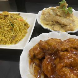 The Star Fastfood - Singapore noodles, fried fish in corn sauce, pork chop in Peking sauce.