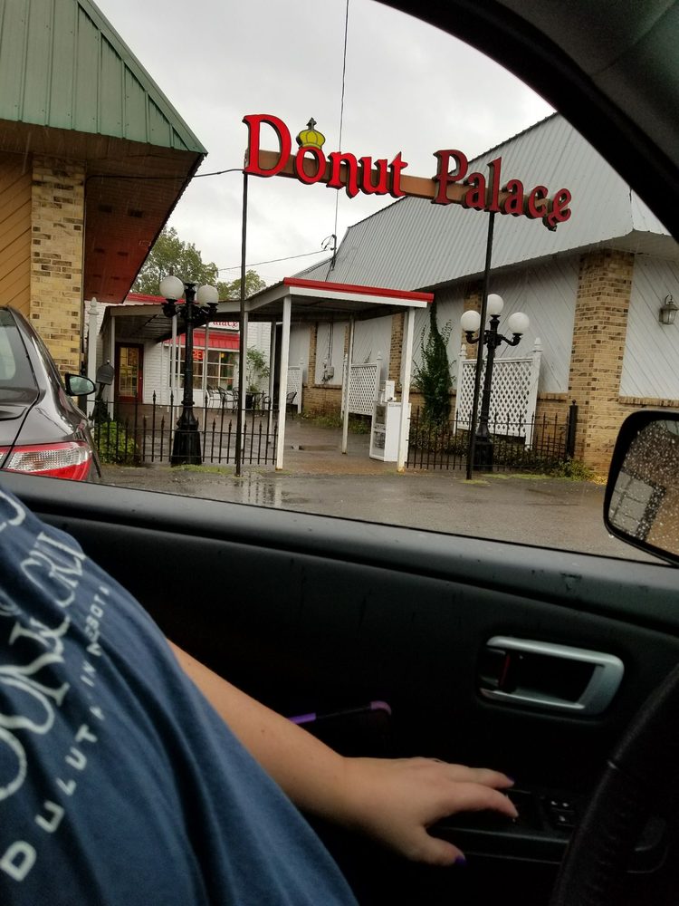 Donut Palace Logo