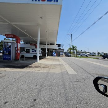 Mobil - Outside - Gas Stations Near Me - Tampa, Florida Mobil - Outside - Gas Stations Near Me - Tampa, Florida