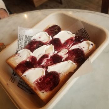 Davelle - Berry and cream cheese toast - Japanese Near Me - New York, New York