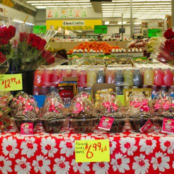 Food Town - a display of candy and flowers - Grocery Near Me - Houston, Texas