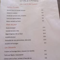 Café de la Fontaine - メニューはフランス語のみ
