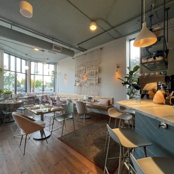 Naïve - Charming interior - New American Near Me - Louisville, Kentucky