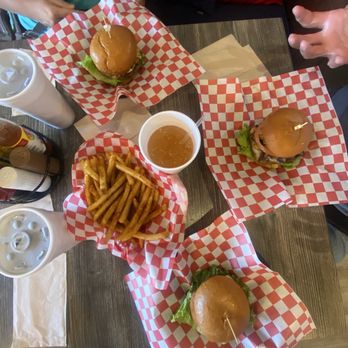 Quig's Meats & Eats - Burgers Near Me - St Johns, Florida