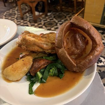 Old Shades - Half roast chicken with Yorkshire pudding - Pubs Near Me - London, XGL Old Shades - Half roast chicken with Yorkshire pudding - Pubs Near Me - London, XGL