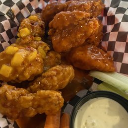 (12) Pack Boneless - 6 Hot and 6 Mango Chipotle Habanero (12) Pack Boneless - 6 Hot and 6 Mango Chipotle Habanero