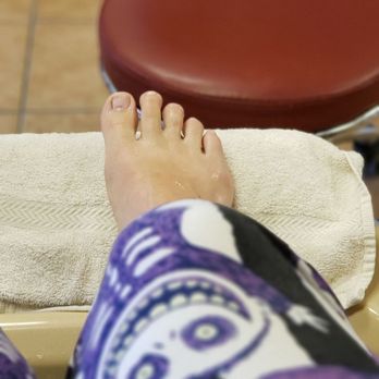 Helen Nails - You can see where she used the drill to remove my gel, hitting one spot too long and going almost completely through my nail. - Nail Salons Near Me - Hemet, California