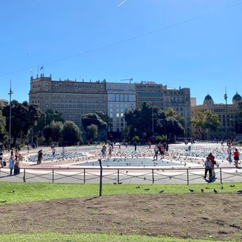 Plaça Catalunya - View of the park - Landmarks & Historical Buildings Near Me - Barcelona, B Plaça Catalunya - View of the park - Landmarks & Historical Buildings Near Me - Barcelona, B