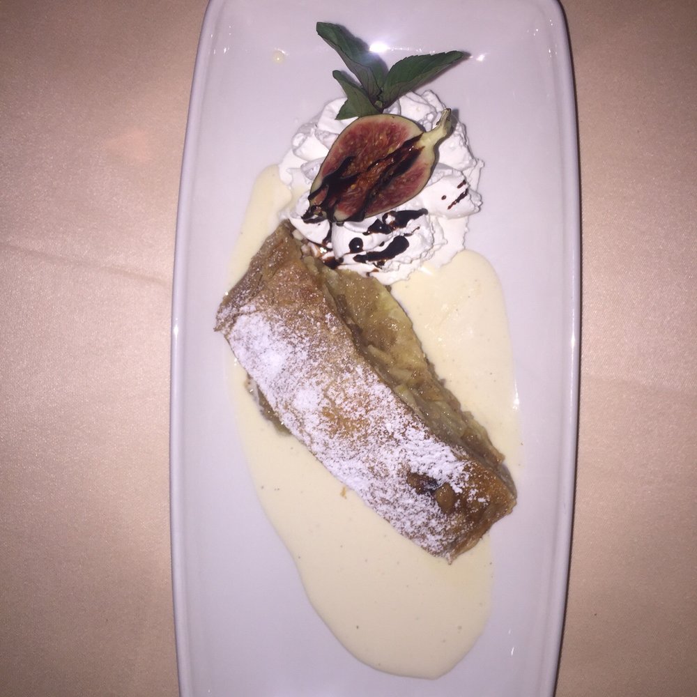 La Cucina - Apple strudel - German Near Me - Berg, BY