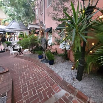 82 Queen - Southern Near Me - Charleston, South Carolina