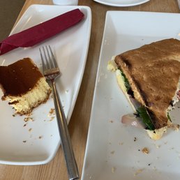 Vegetarian sandwich and cheesecake