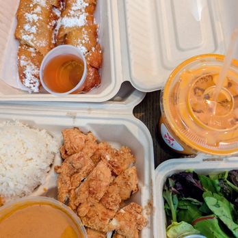 Kai Zabb - Kaeng-Panaeng w/ salad, fried banana, and Thai Tea - Food Trucks Near Me - Austin, Texas