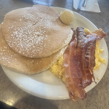 Cafe On the Common - Pancakes bacon and eggs - Breakfast & Brunch Near Me - Mansfield, Massachusetts