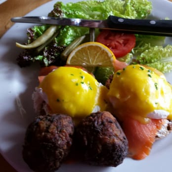 Blue Daisy - Salmon benedict - Creperies Near Me - Santa Monica, California Blue Daisy - Salmon benedict - Creperies Near Me - Santa Monica, California
