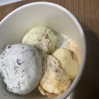 Baskin-Robbins - Our $7 "sundae" - Ice Cream & Frozen Yogurt Near Me - Schertz, Texas Baskin-Robbins - Our $7 "sundae" - Ice Cream & Frozen Yogurt Near Me - Schertz, Texas